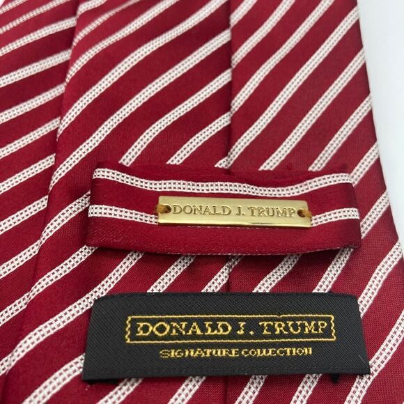 Donald J.Trump Signature Collection Silk Red/White Striped Luxury NeckTie - Picture 3 of 6